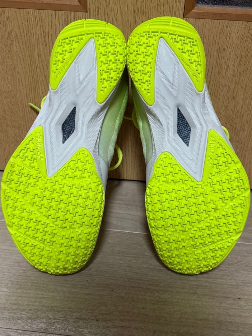 美品！YONEX AERUS バドミントンシューズ ホワイト/イエロー25.5㌢