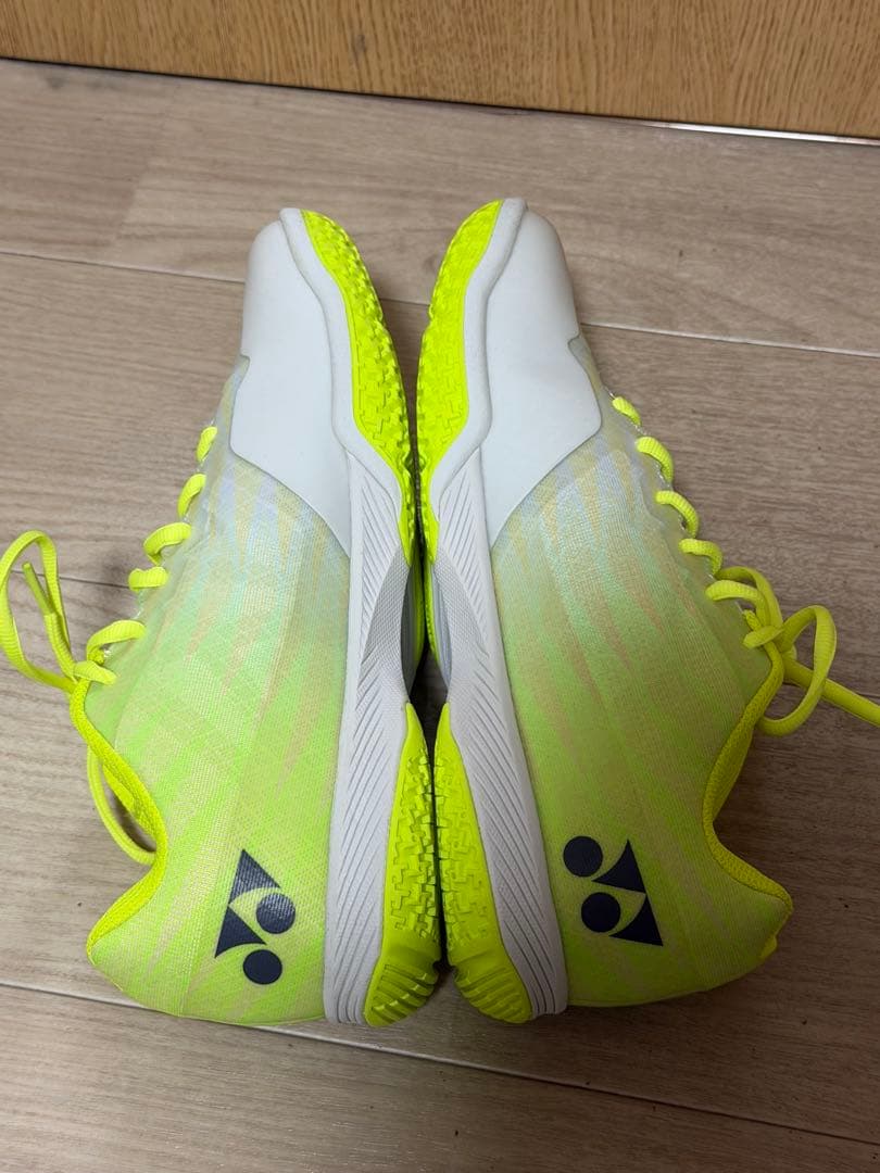 美品！YONEX AERUS バドミントンシューズ ホワイト/イエロー25.5㌢