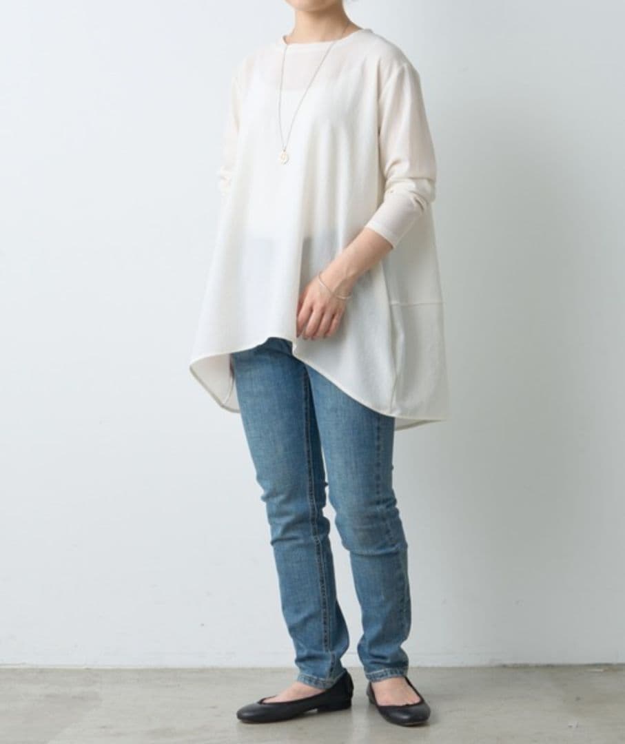 極美品✨️BEARDSLEY　 後ろドレープTブラウス　ホワイト