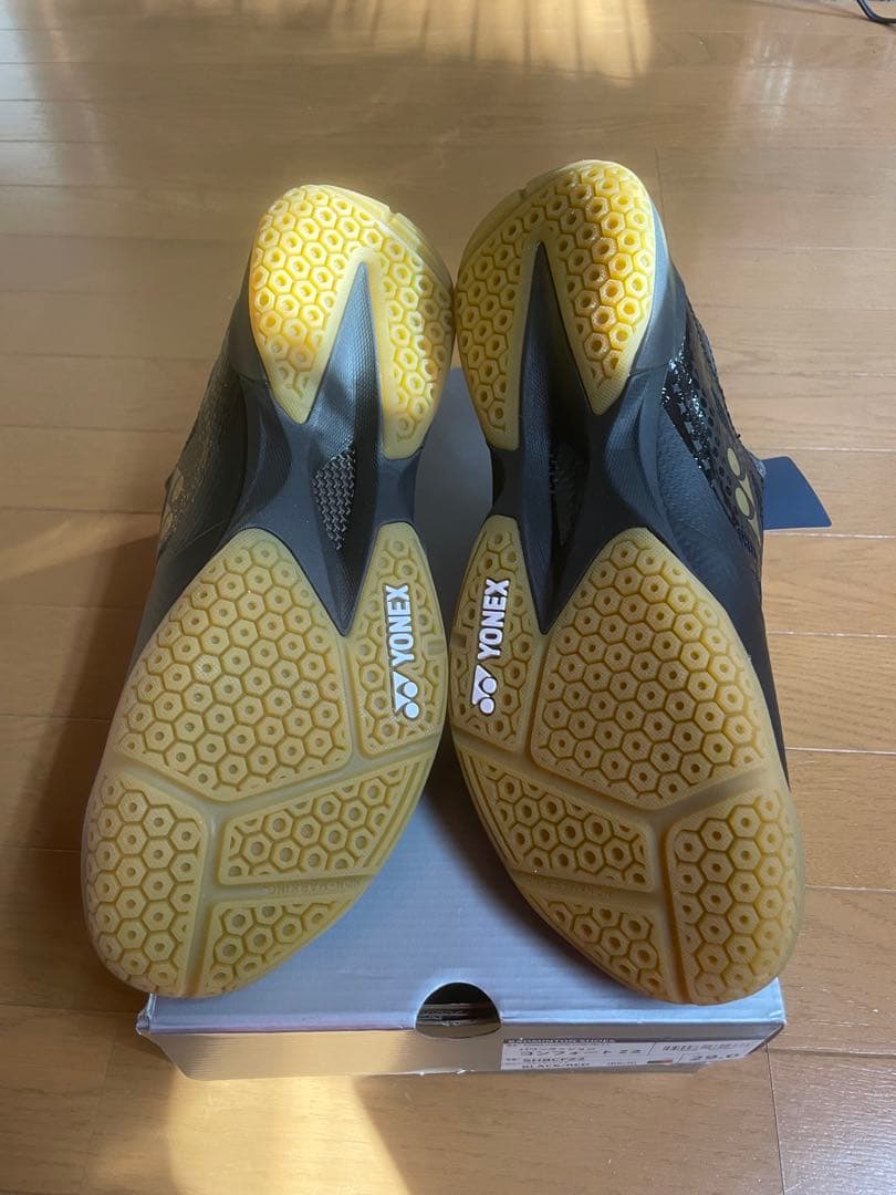 ヨネックス　パワークッションコンフォートZ2 新品