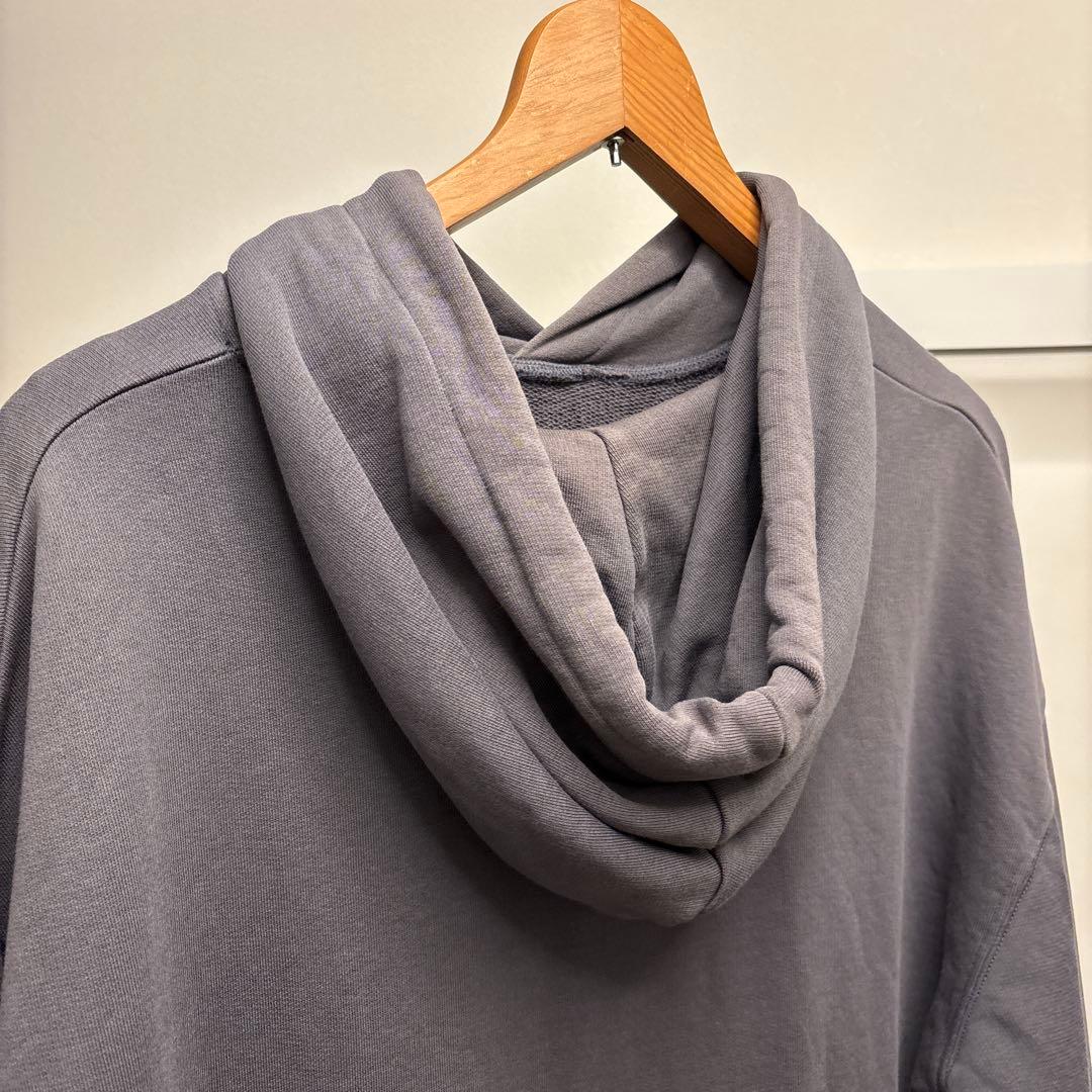 acne studios 大きめの作りです。
