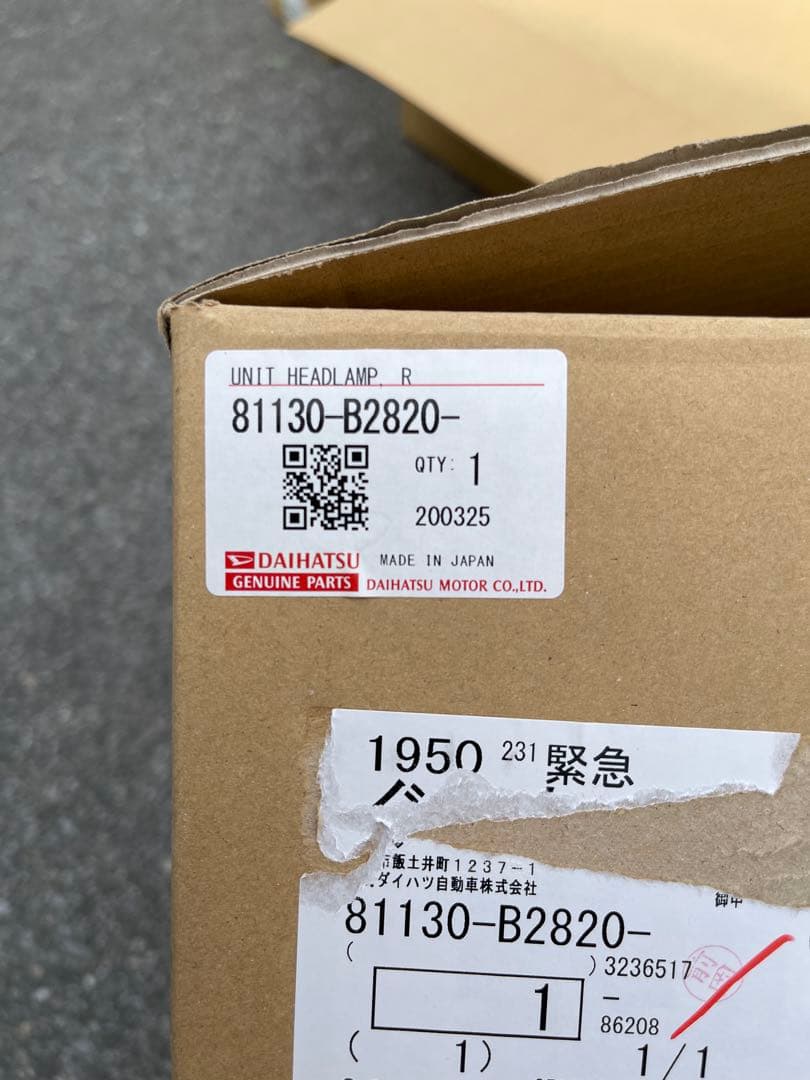 ダイハツ純正　タントカスタム　LA650S ヘッドライト　右