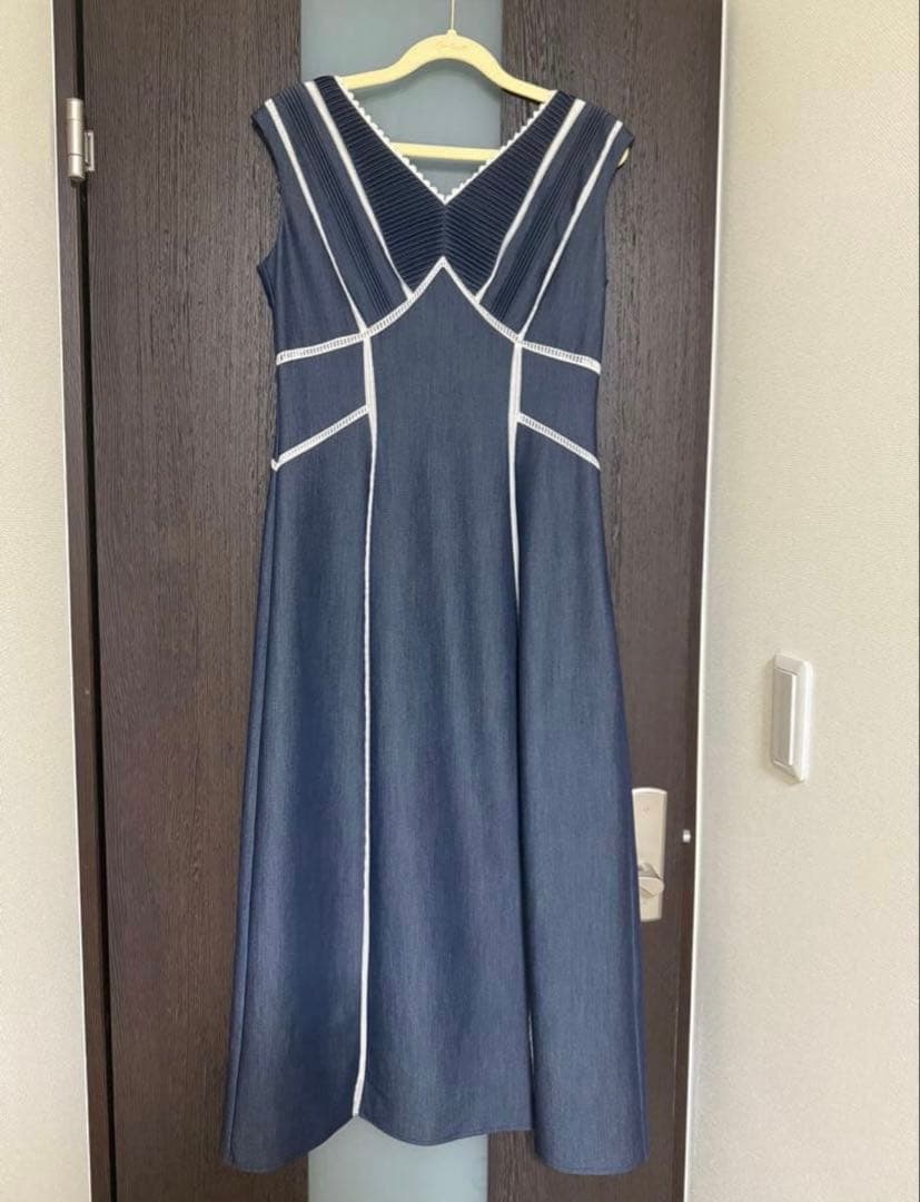 ワンピース herlipto Lace Trimmed Chambray Dress M