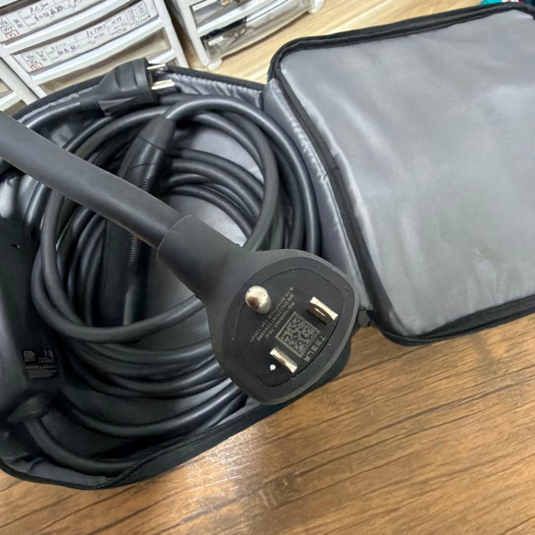 TESLA ユニバーサルモバイルコネクター