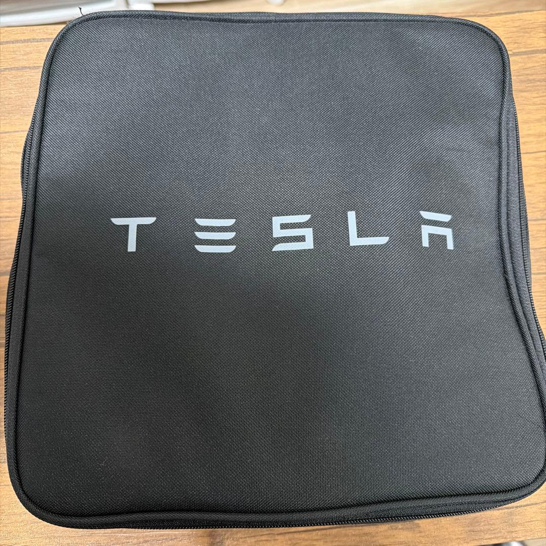 TESLA ユニバーサルモバイルコネクター