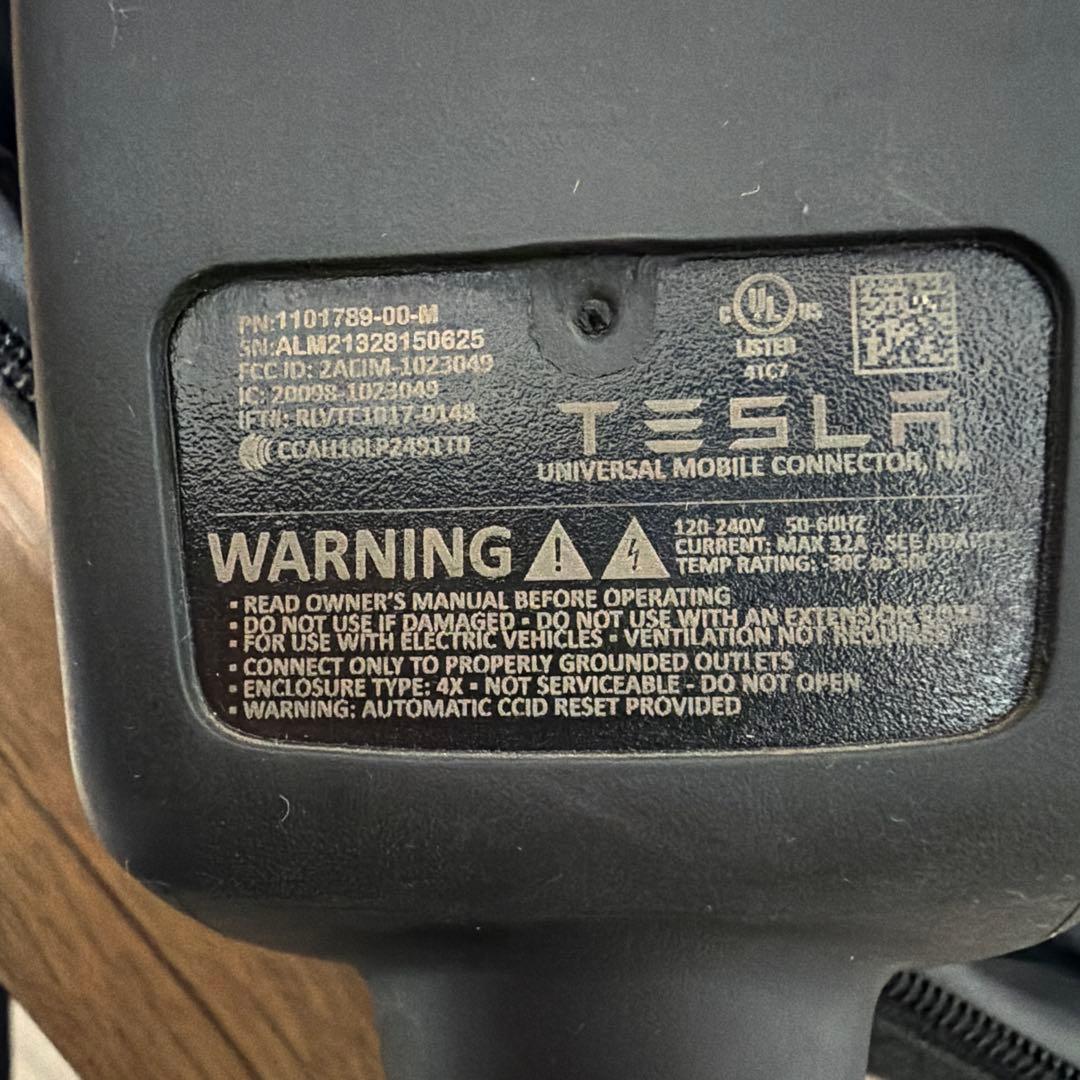 TESLA ユニバーサルモバイルコネクター