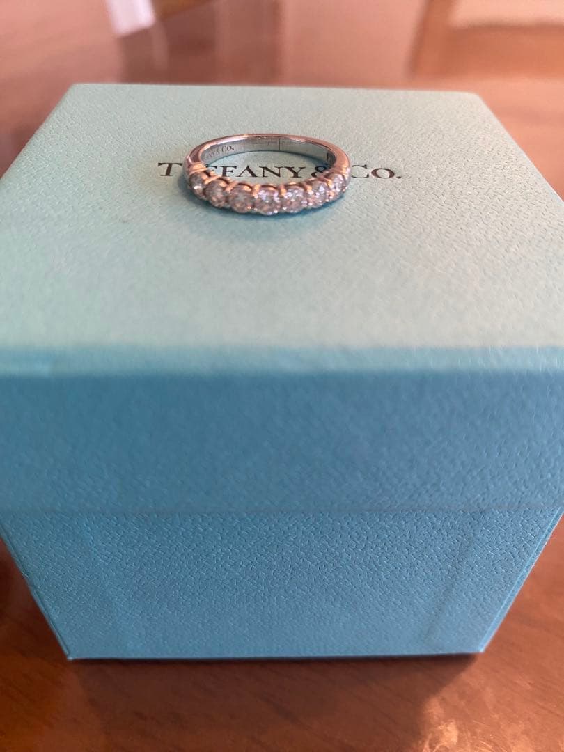 ティファニー エンブレイスバンドリング ハーフエタニティ Tiffany& Co