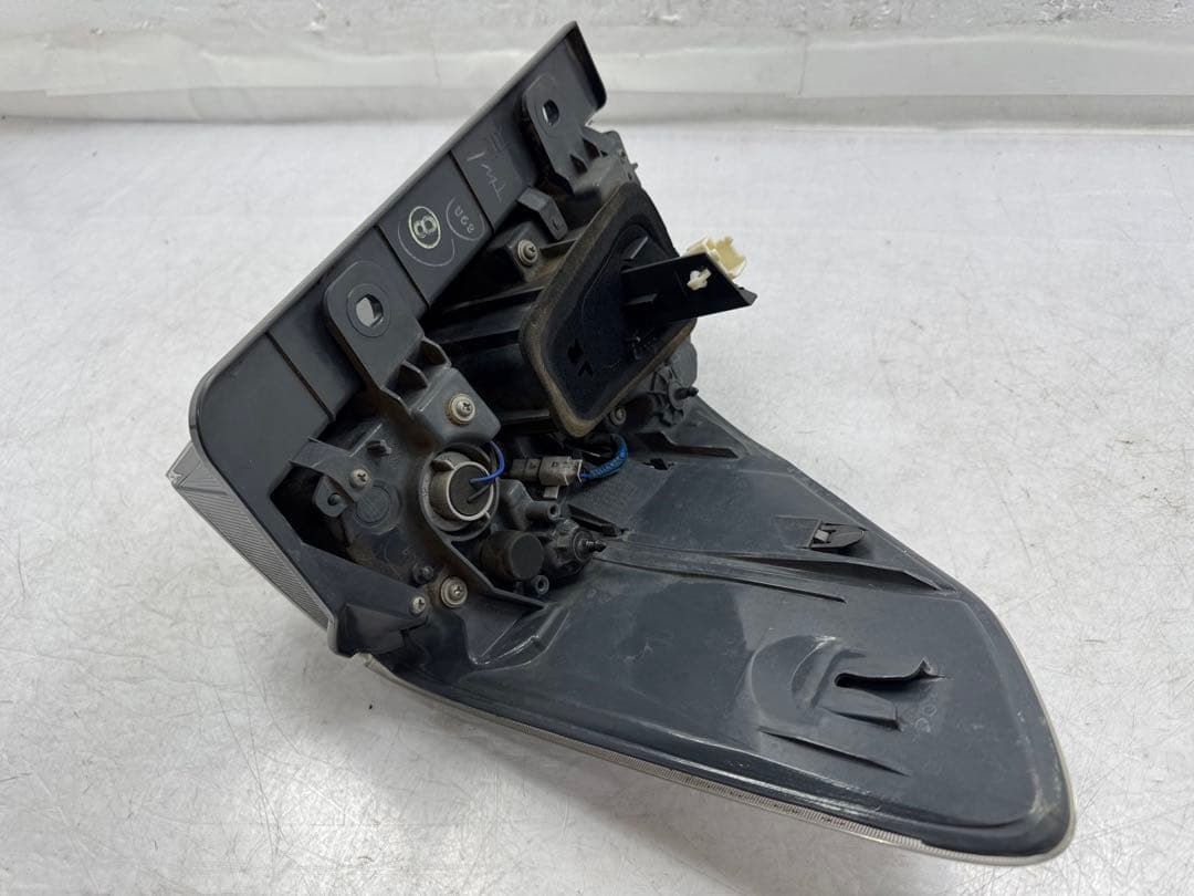 0系 トヨタ ヴェルファイア テールランプ 右 純正 ANH20 GGH20