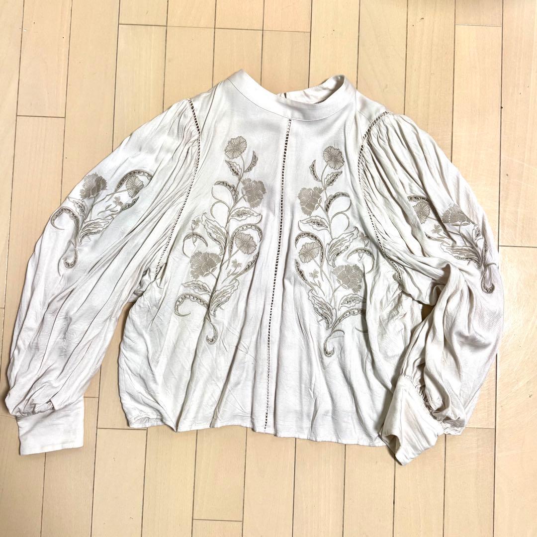 トップス Ameri VINTAGE EMBROIDERY PUFF BLOUSE
