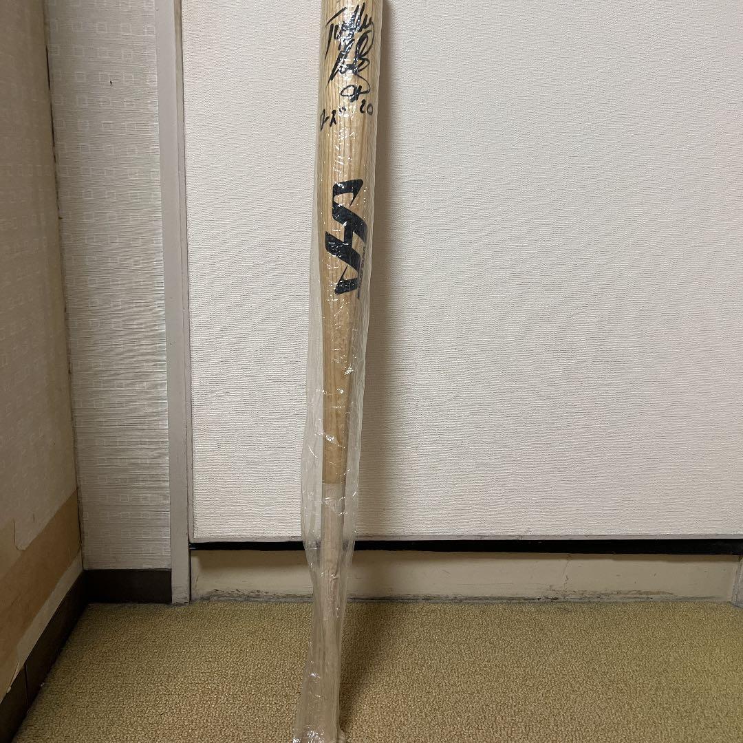 タフィーローズサイン入りバット
