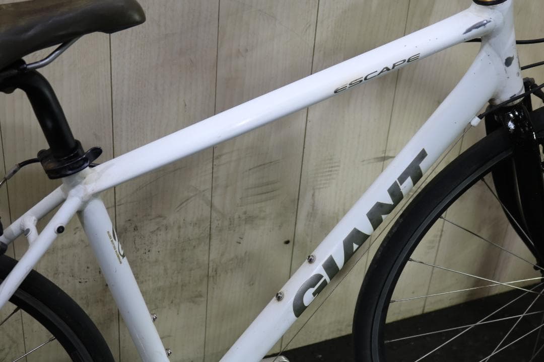GIANT ESCAPE R3 700C アルミ 24速 470mm 白クロス