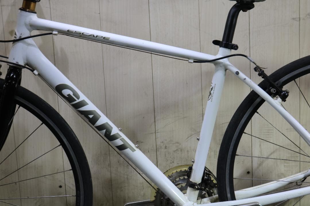 GIANT ESCAPE R3 700C アルミ 24速 470mm 白クロス