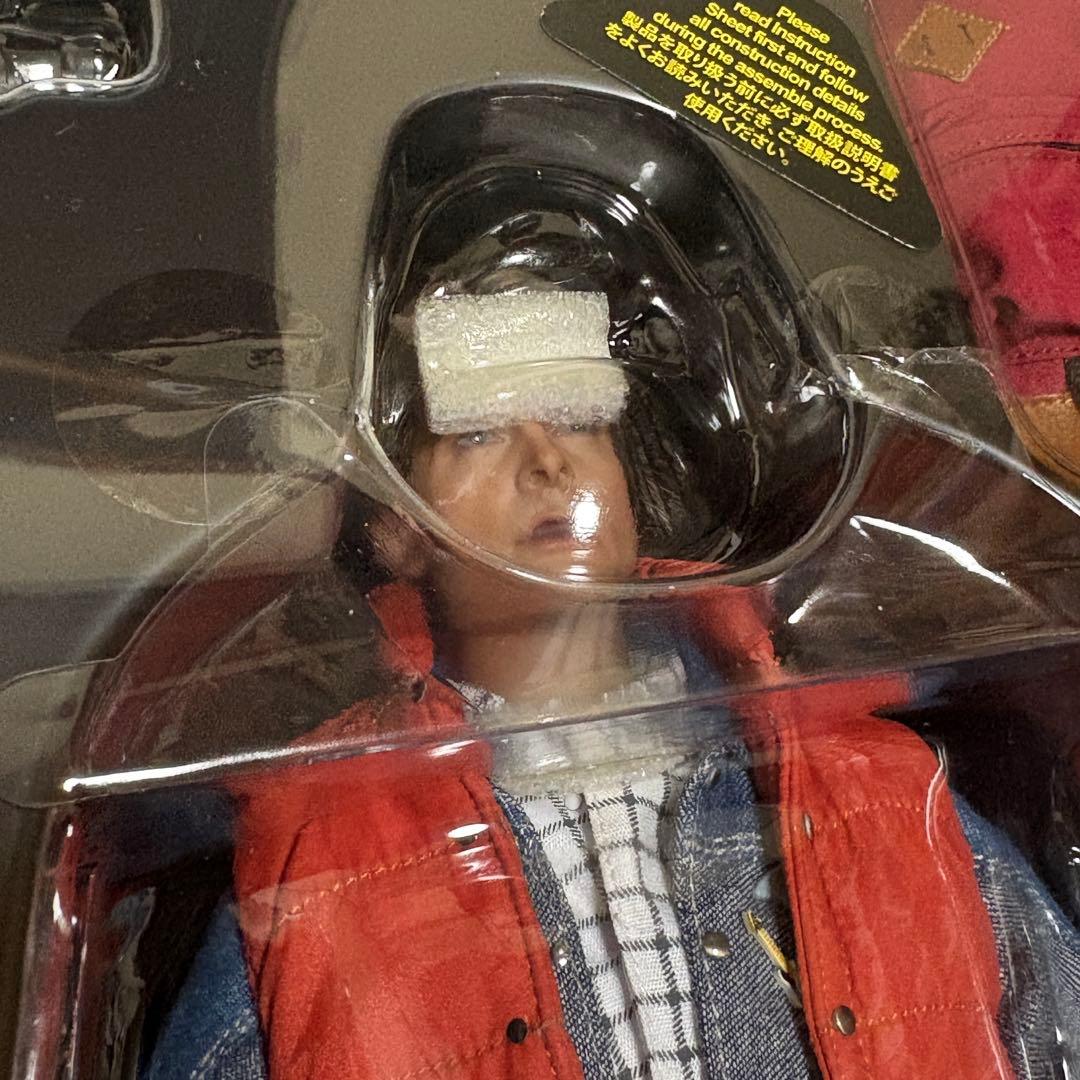 マーティ・マクフライ 「バック・トゥ・ザ・フューチャー」 1/6 フィギュア