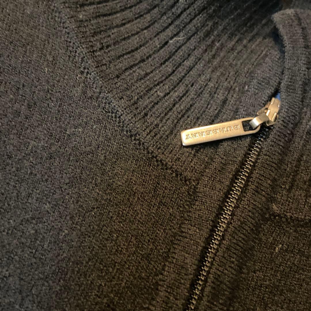 Burberry golf 黒のニットベスト ノバチェック柄肩