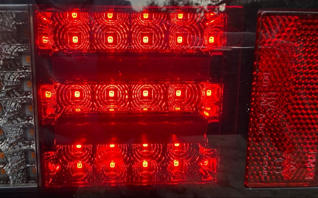 DA16T スズキ　キャリイ　REIZ LEDテールランプ