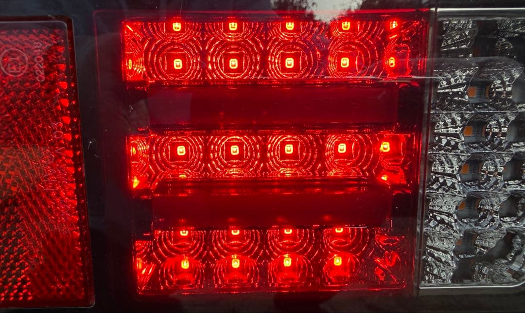 DA16T スズキ　キャリイ　REIZ LEDテールランプ