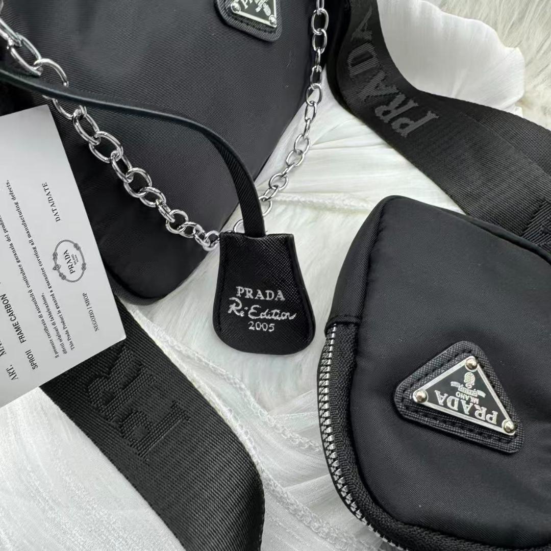 美品 PRADA ノベルティ ショルダーバッグ