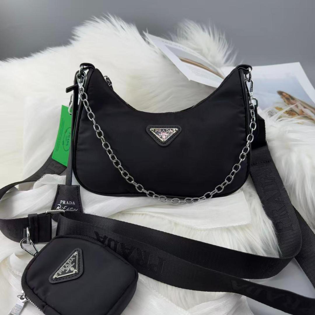 美品 PRADA ノベルティ ショルダーバッグ