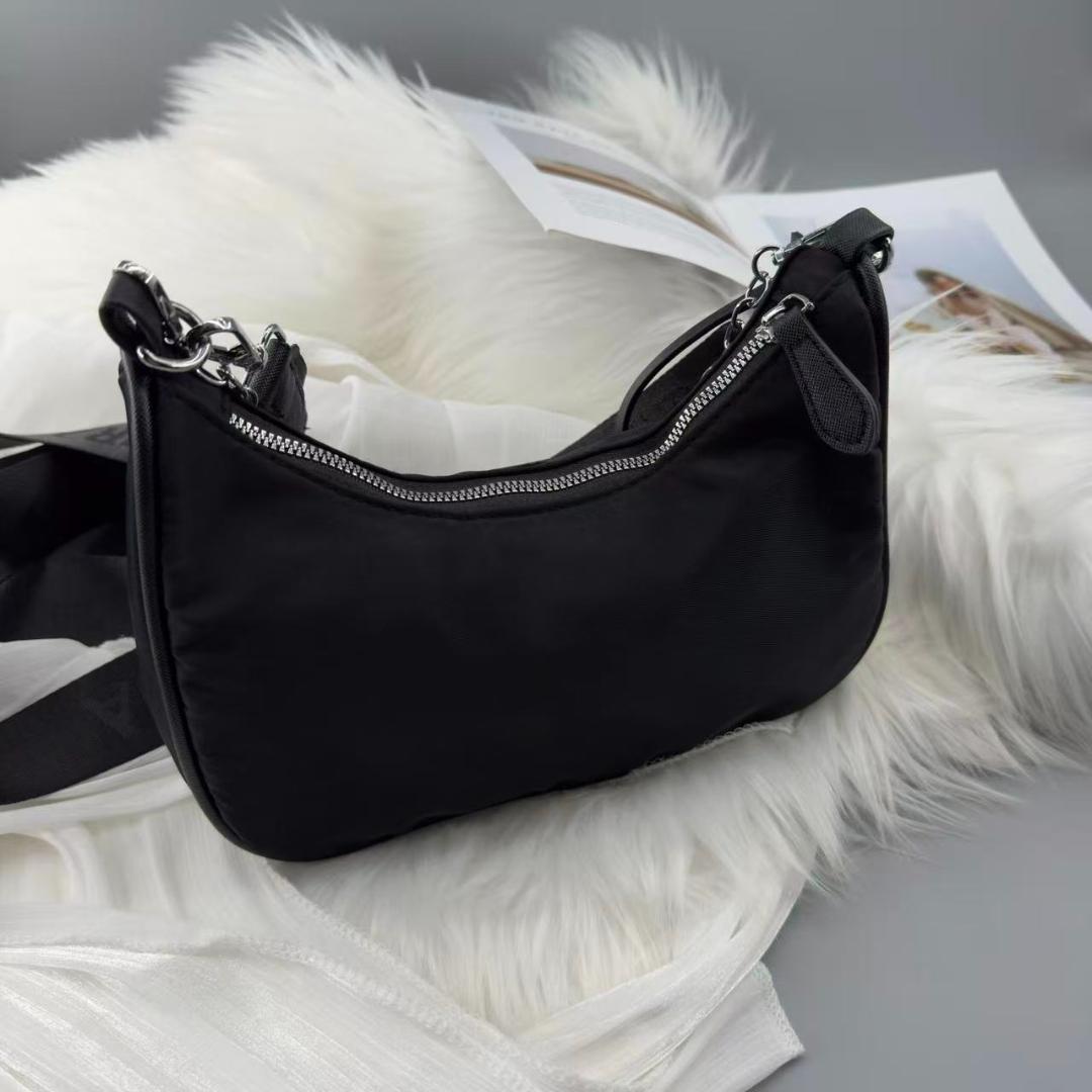 美品 PRADA ノベルティ ショルダーバッグ