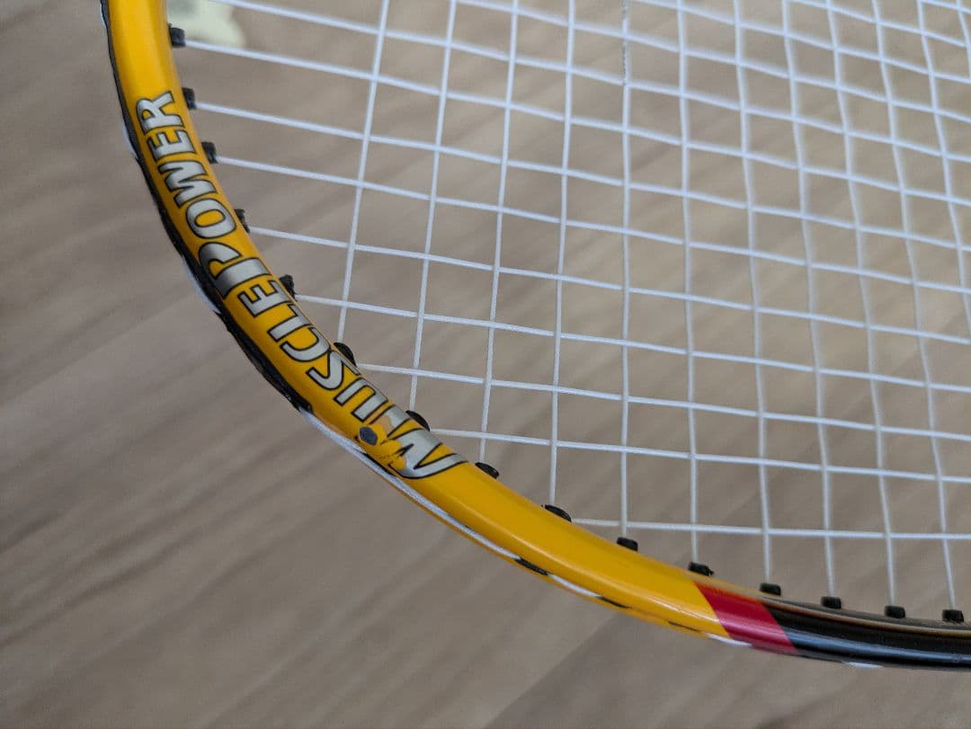 YONEX　MUSCLEPOWER90　ヒビあり