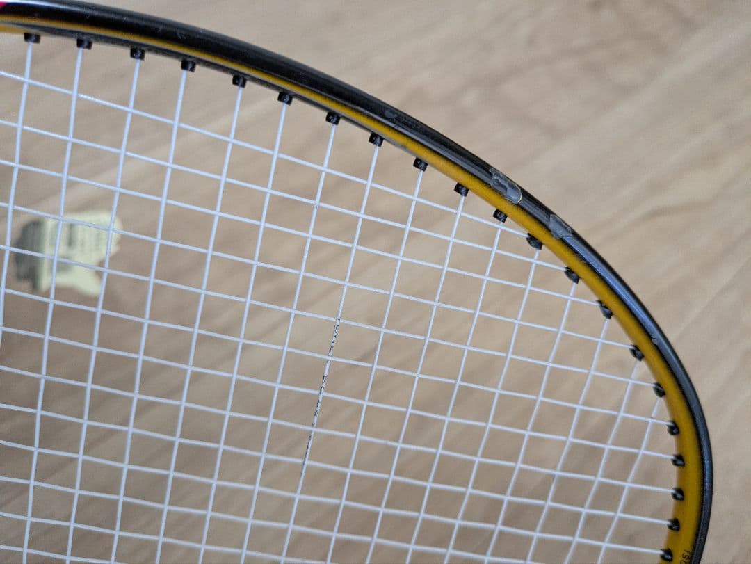 YONEX　MUSCLEPOWER90　ヒビあり