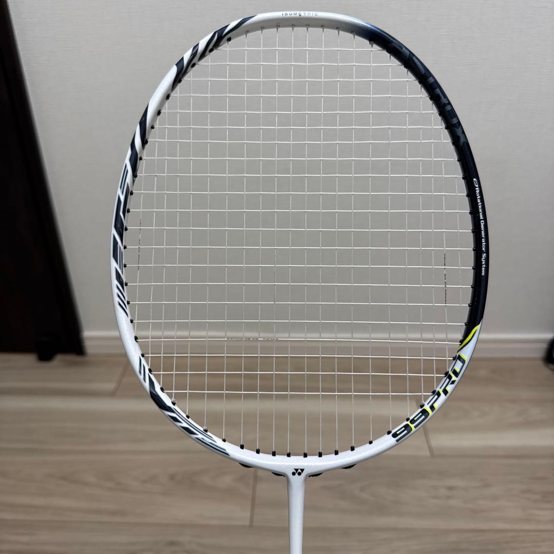 バドミントンラケットアストロクス99proとビクターリューが