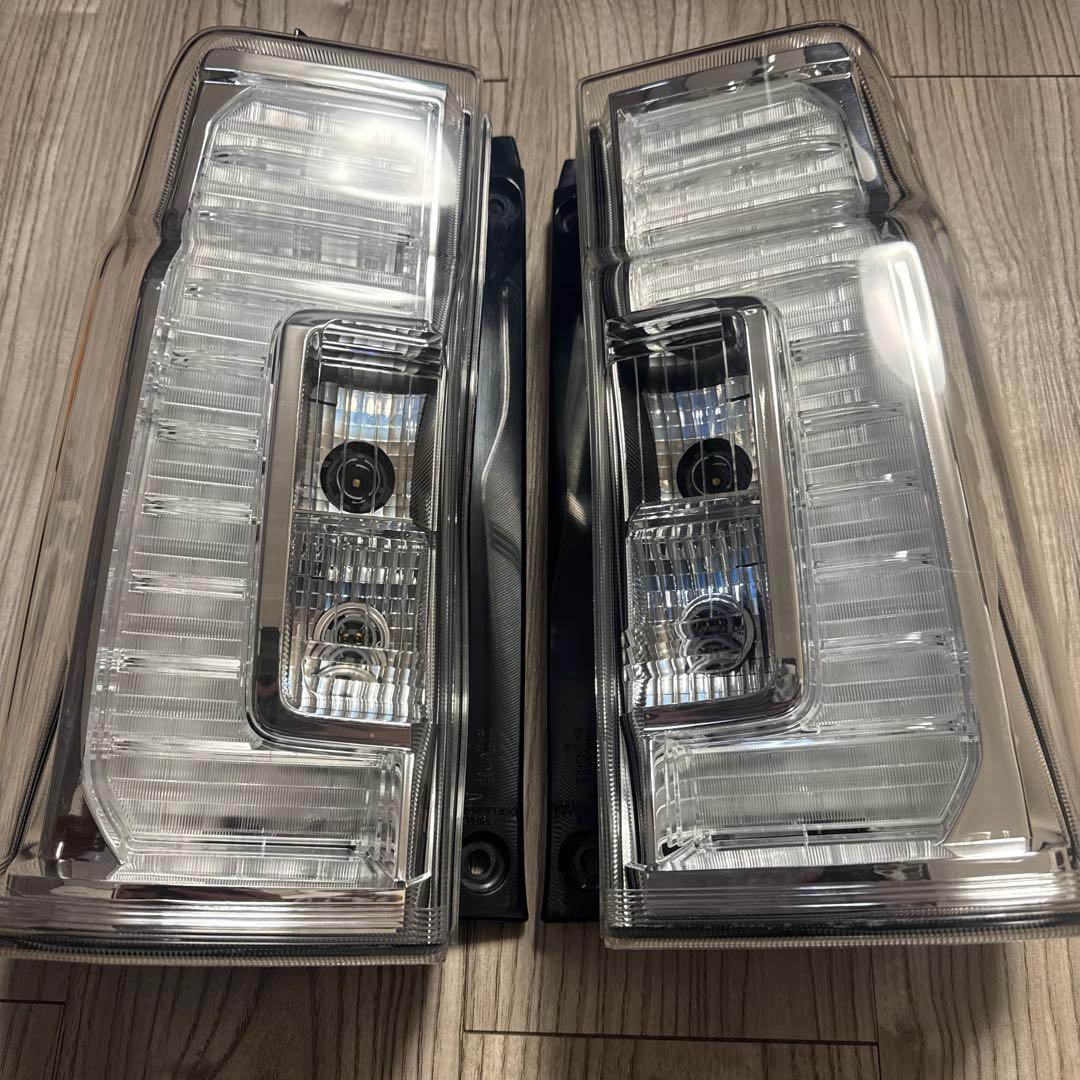 LA600S タントカスタム テールランプ 左右セット クリアレンズ