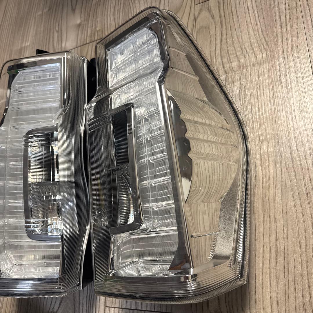 LA600S タントカスタム テールランプ 左右セット クリアレンズ