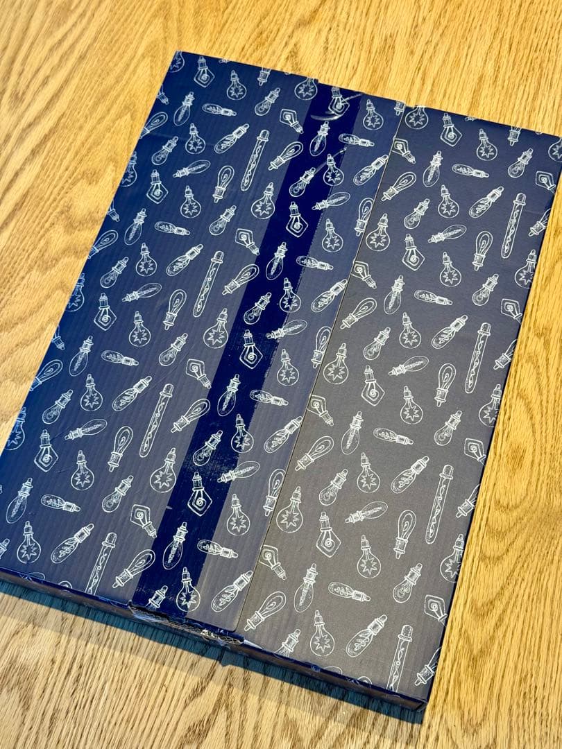 The Book 繊細で美しい絵を満載した大人の図鑑 未開封 日本語版