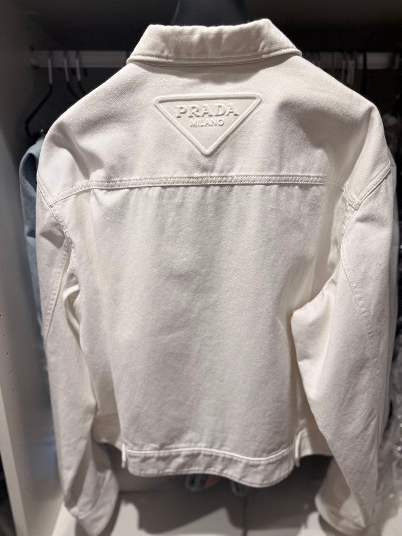 PRADA ホワイトデニム3Dロゴバックポケット付きジップアップジャケット