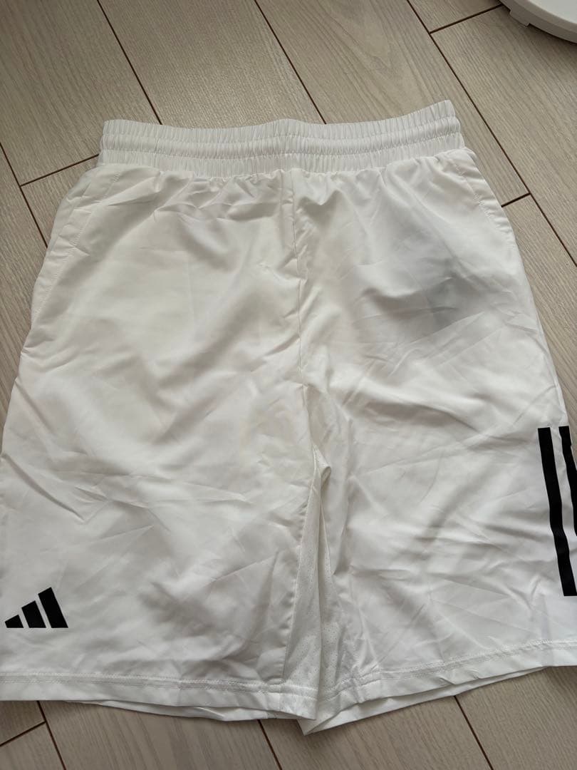 adidas Tシャツとショートパンツセット
