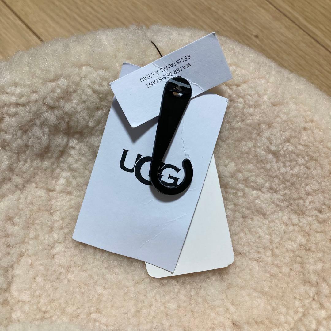 UGG アグ W CURLY SHEEPSKIN CUFF HAT