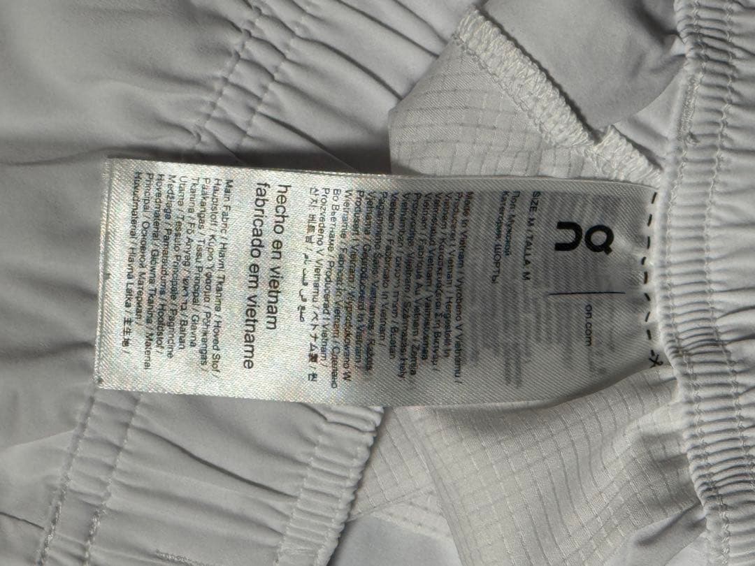 【超美品】on COURT SHORTS ホワイト メンズM（日本L相当）