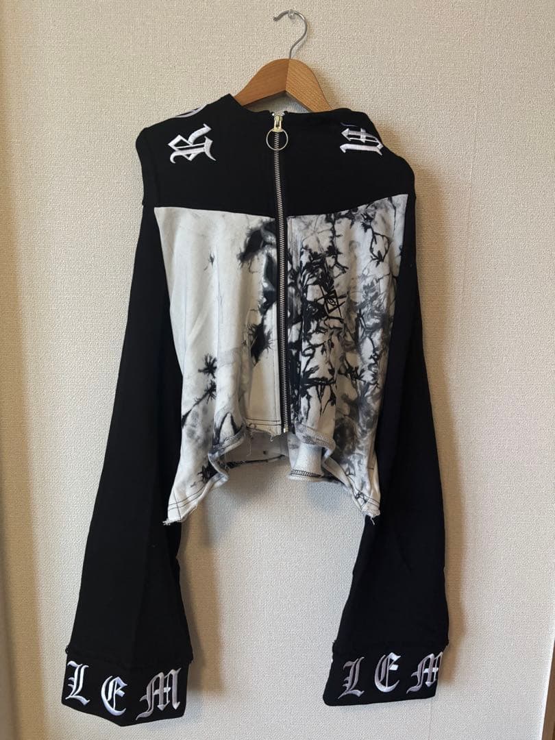 REFLEM レフレムクロップドZIPパーカー