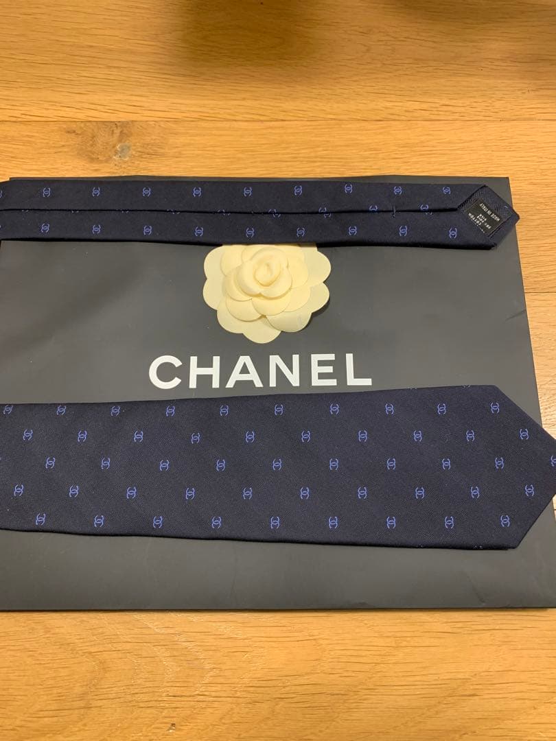 【極美品】CHANEL 現行モデル　ネクタイ ネイビー シャネルロゴパターン