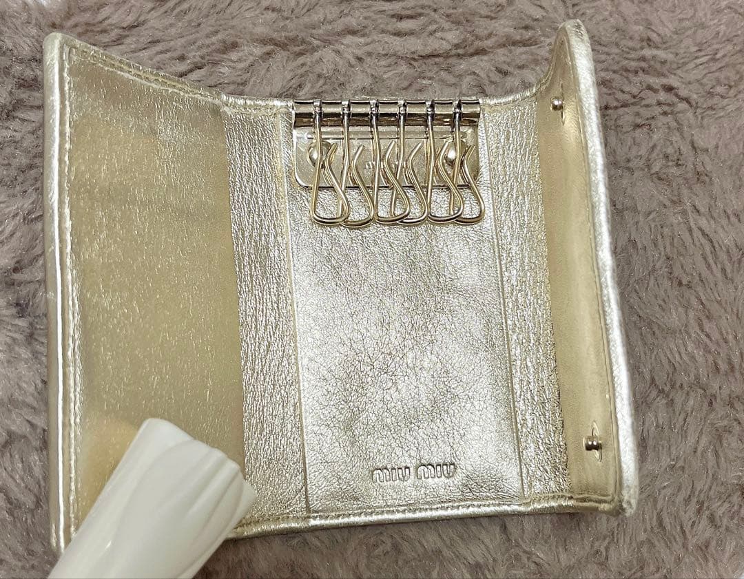 miumiu(ミュウミュウ)キルティングレザーキーケース