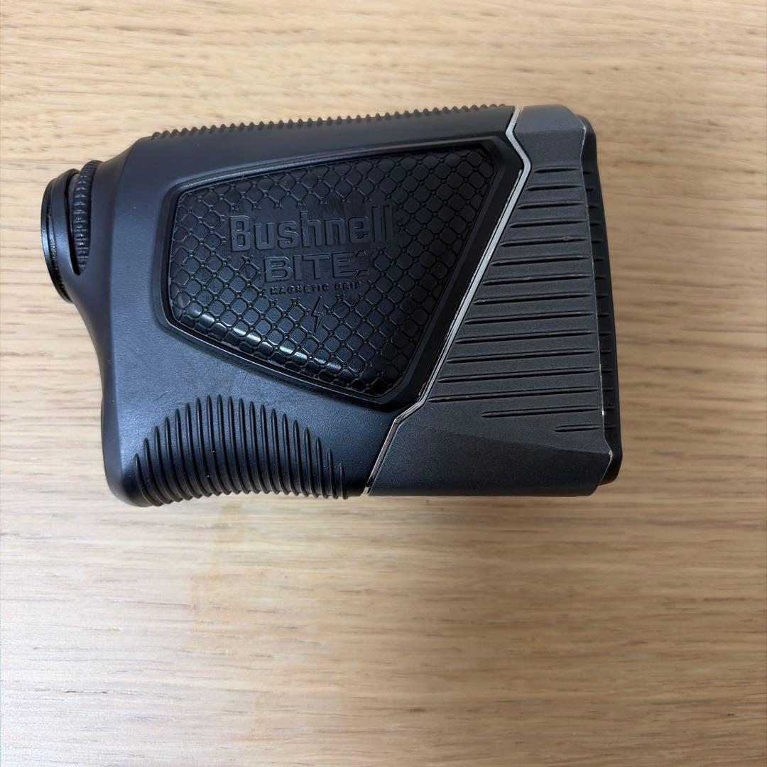Bushnell Pro XE ゴルフ用距離計 ケース付き