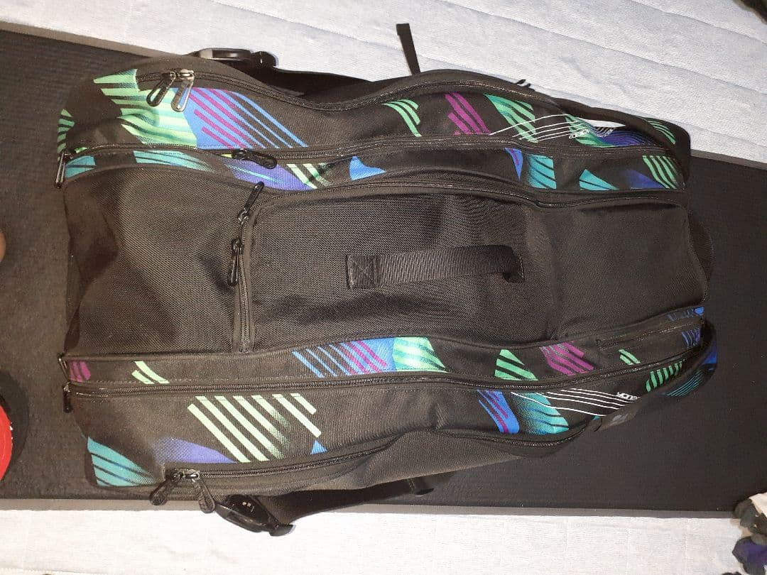 YONEX バドミントンバッグ ブラック/マルチカラー　BAG2202N