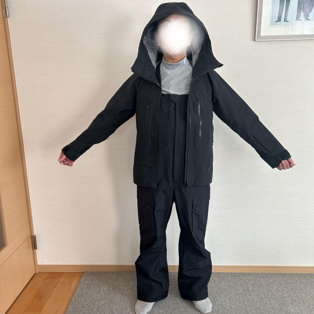 ゴールドウィン　スキーウエア上下セット（ほぼ新品）
