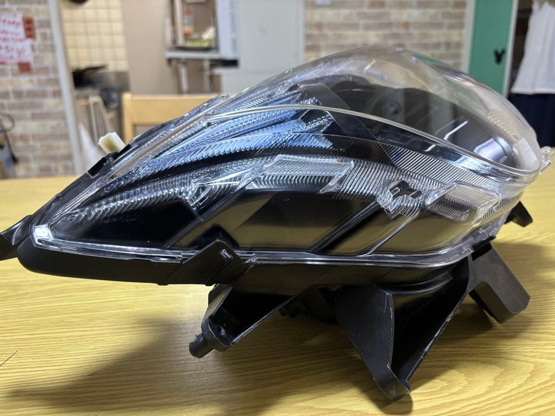 【中古　美品】　フォルツァ　 mf10 ヘッドライト　左用　後期型