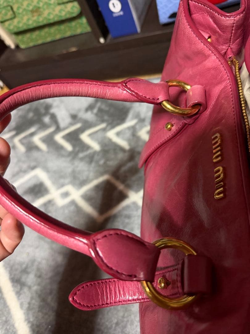 MIU MIU ピンク レザー ハンドバッグ