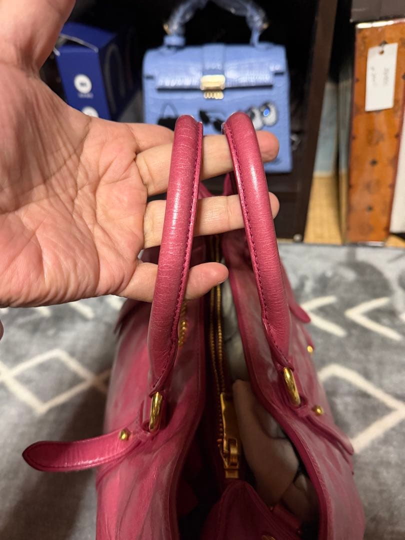 MIU MIU ピンク レザー ハンドバッグ
