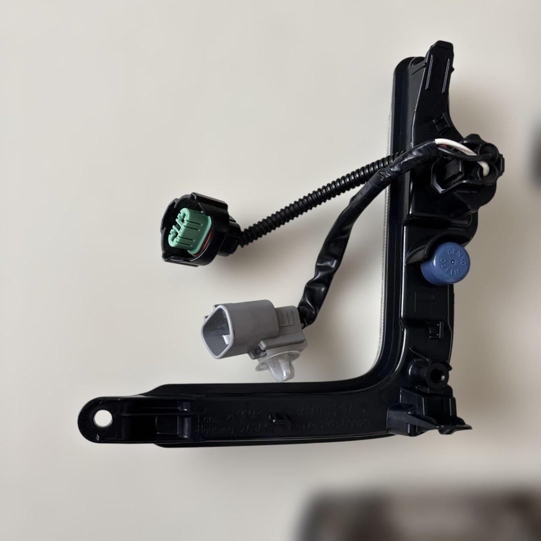 タントカスタム LA600S 純正 LEDイルミ 右　812A0-B2060