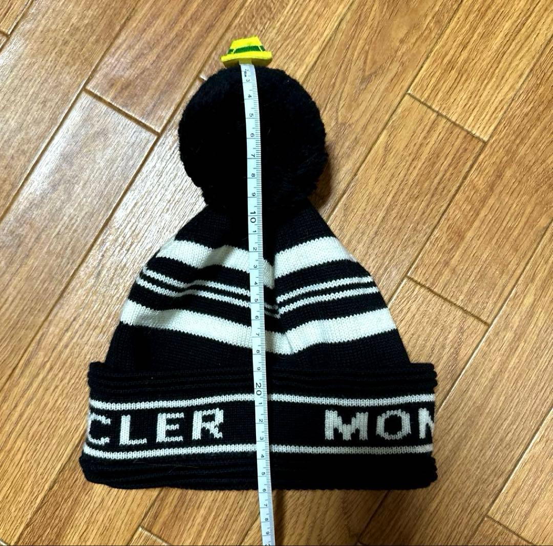 モンクレール白×黒ポンポン付ニット帽