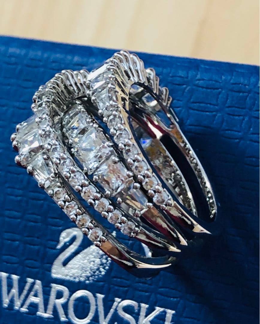 スワロフスキー Swarovski Hyperbola twist リング52号