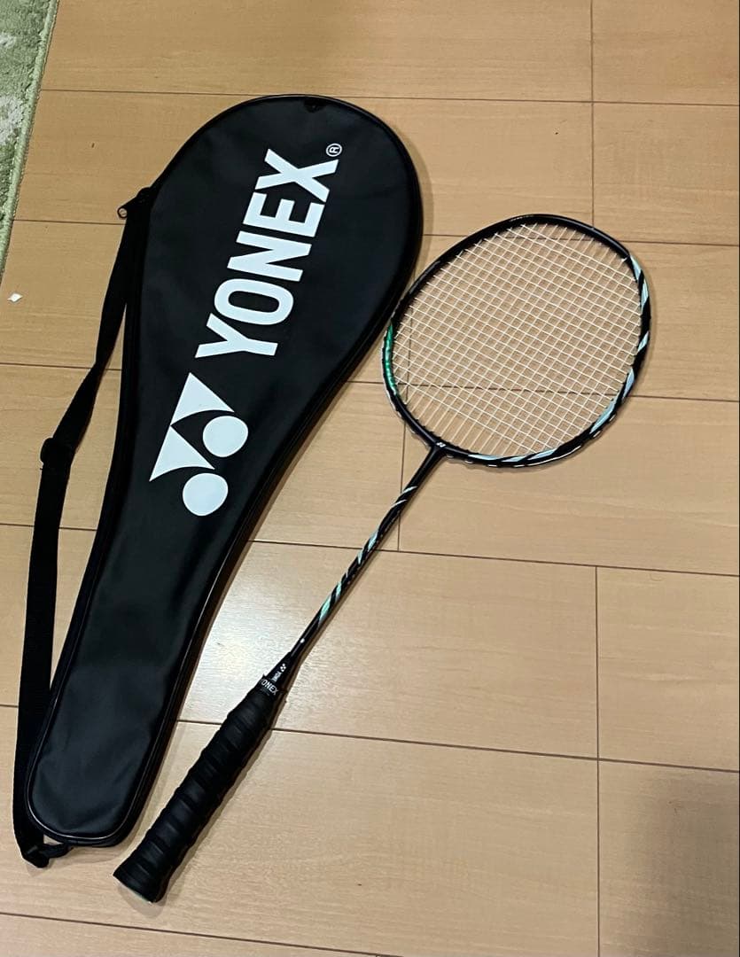 YONEX バドミントンラケット ケース付き　アストロクス11