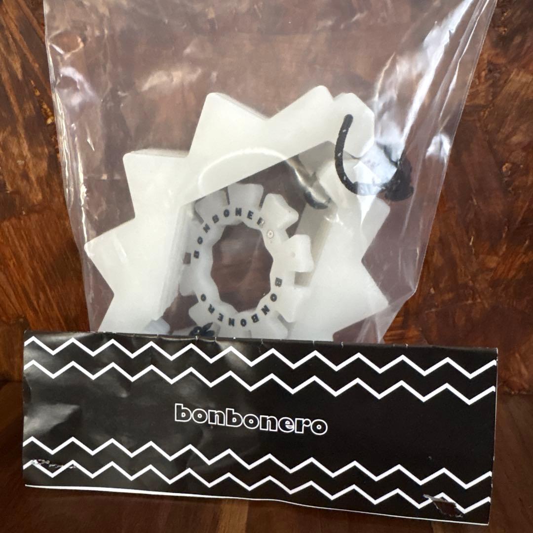 bonbonero ボンボネロ 蓄光ブルー