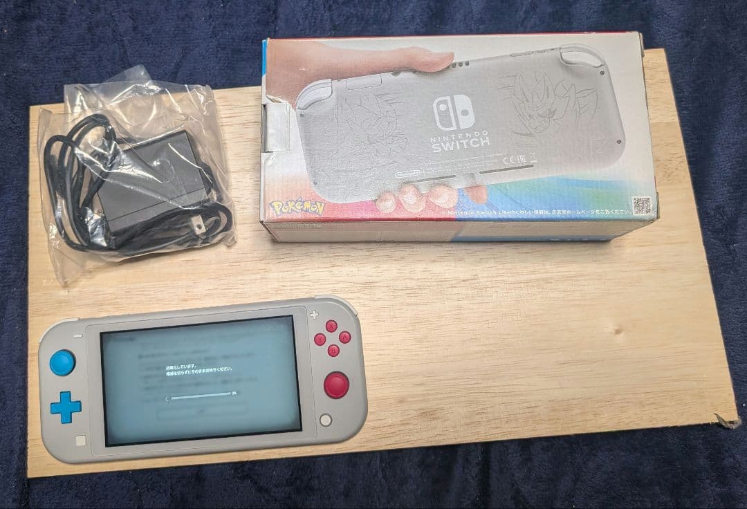 ニンテンドースイッチライト　　ポケモン特別デザイン