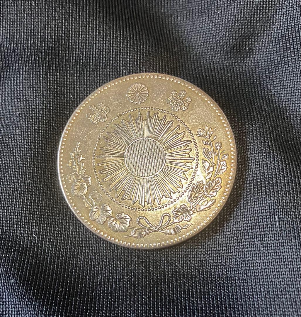 希少　欠貝圓　旧一圓銀貨　明治三年　貿易銀 目方26.25g 価格相談可