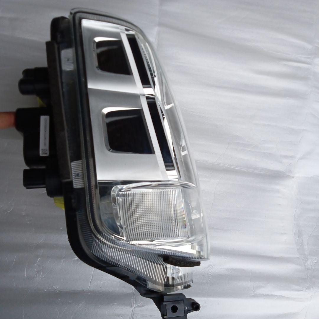 DA17V　DA17W　エブリイ　右　ヘッドライト 　ユニット　HID